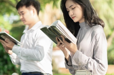 Sinh viên TQ vượt phong tỏa Internet biết sự thật và tìm ra ý nghĩa chân chính của cuộc đời