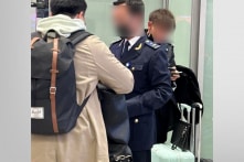 Cán bộ bị ‘tố’ lên máy bay buộc khách xóa bài Facebook, Tổng cục Hải quan nói gì?