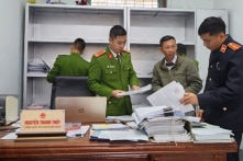 Quảng Bình: Khởi tố 2 cán bộ phường chiếm đoạt tiền hỗ trợ thiên tai