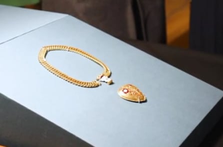 Dò kim loại cho vui, người đàn ông tìm được đồ cổ 500 năm tuổi
