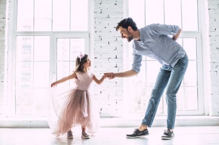 Cha làm tốt 3 điều này thì con gái sẽ không yêu phải kẻ xấu
