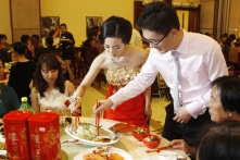Trung Quốc dùng tiền khuyến khích cưới vợ dưới 25 tuổi