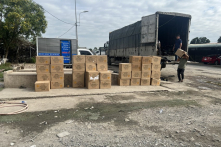 Tài xế chở hàng chục thùng pháo hoa không có hóa đơn từ Hà Nội vào TP.HCM