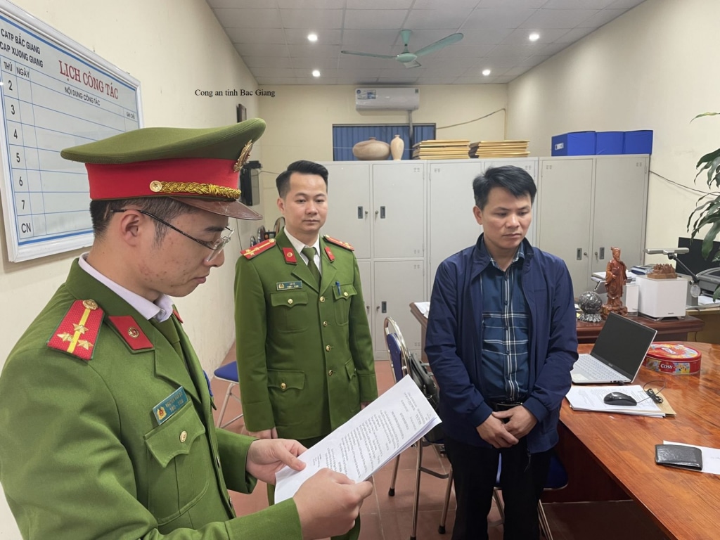 tram truong tram kiem lam cung lanh dao xa lap khong ho so go de ban cho doanh nghiep