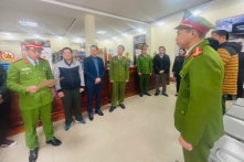 Giám đốc Trung tâm Đăng kiểm Nghệ An và 10 thuộc cấp bị khởi tố