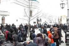 Hàng ngàn tín đồ vẫn tới tu viện Kyiv Pechersk Lavra hôm “hạn chót” 29/3