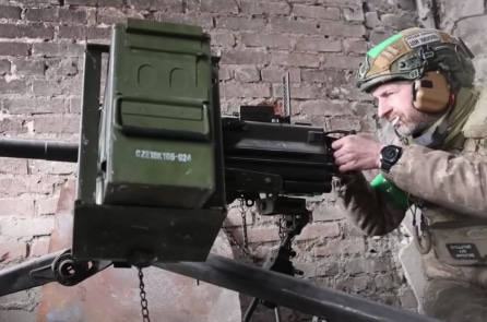 Họ vận động viện trợ cho Ukraine và kiếm hàng triệu đô la từ các hãng vũ khí