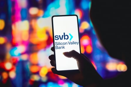 SVB sụp đổ làm rung chuyển hai ngành công nghiệp lớn và 5 điều cần biết