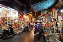 Quảng Trị: 10 học sinh đau bụng, khó thở sau khi ăn kẹo đồ chơi