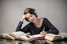 Mất tập trung? Chuyên gia Harvard khuyên bạn nên nghe loại nhạc này