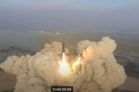 [VIDEO] Siêu tên lửa của SpaceX phát nổ, Elon Musk và nhân viên ăn mừng