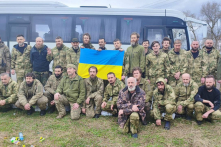 Nga và Ukraine trao đổi tù nhân, mỗi bên đưa 95 người về nước