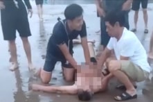 Nghệ An: Tắm biển bị đuối nước, 4 du khách được 2 ngư dân kịp thời ứng cứu