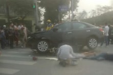 Ô tô “điên” tông liên hoàn, hàng loạt xe máy nằm ngổn ngang ở ngã tư Xuân La – Võ Chí Công