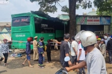 Gia Lai: Xe khách lao vào nhà dân khiến 7 người thương vong