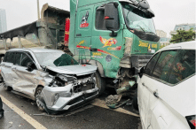 Tai nạn liên hoàn, đường Vành đai 3 trên cao ùn tắc kéo dài