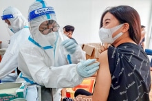 Cà Mau phân bổ 8.000 liều vắc-xin phòng COVID-19