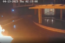 TP.HCM: Người lạ 4 lần mang xăng vào đốt chung cư khiến người dân bất an