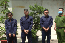 TP.HCM: Tạt sơn vào nhà người khác để đòi nợ, 3 nghi phạm bị bắt khẩn cấp
