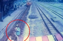 [VIDEO] Cứu cụ bà 75 tuổi bị điếc khi tàu hỏa đang lao tới
