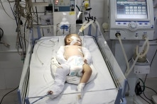 Bé gái hơn 2 tháng tuổi bị bạo hành nguy kịch: Nghi phạm bị bắt