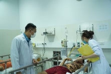 3 anh em ruột ngộ độc Botulinum do ăn chả lụa bán dạo tại Thủ Đức 