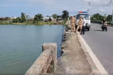 Quảng Nam: Cây cầu dài hơn 800m bắc qua sông Thu Bồn bị đứt gãy lan can