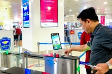 Cục Hàng không: Khách đi máy bay có thể dùng thông tin trên ứng dụng VNeID thay giấy tờ