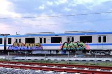 Metro Bến Thành – Suối Tiên lại bị vẽ bậy