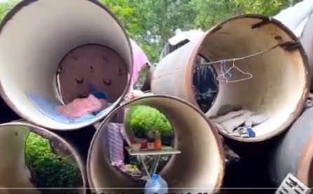 TQ: Nhiều thanh niên thất nghiệp “sống như chuột” trong đường ống ở Đông Quản