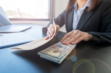 GĐ TT Phát triển Quỹ đất huyện Thanh Oai xin đi tập huấn nhưng cùng chồng đi du lịch