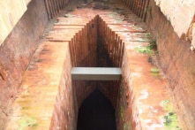 Tháp Chăm sau trùng tu 12,6 tỷ đồng: Đá bị phủ muối, rêu mốc