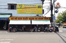 Vờ đặt mua 600 ổ bánh mì, nghi can giả danh quân nhân lừa tiền chủ tiệm