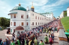 Hàng ngàn tín đồ Kitô dự lễ rước thánh tích ở Tu viện Kyiv