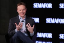 CEO của CNN rời chức vụ sau nhiều tuần phát sóng chương trình tòa thị chính Trump