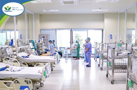 Bị rạch dao lam để chữa bệnh, bé 10 tuổi tử vong