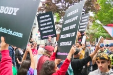 Người Canada phản đối ông Trudeau, nói phụ huynh phải biết việc chuyển giới của trẻ ở trường