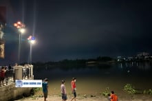 Cứu người đuối sức, 3 thanh niên hiệp lực cứu 2 mẹ con giữa sông Sài Gòn