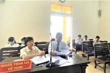 Vụ phá cửa, khóa tay ép test COVID-19: Tòa bác đơn kiện Chủ tịch UBND phường