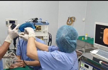 Hải Phòng: Ăn dưa hấu, bé 17 tháng tuổi tím tái, khó thở phải vào viện cấp cứu