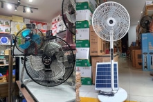 Quạt tích điện bị đẩy giá, người dân khổ vì nóng lại mất thêm tiền