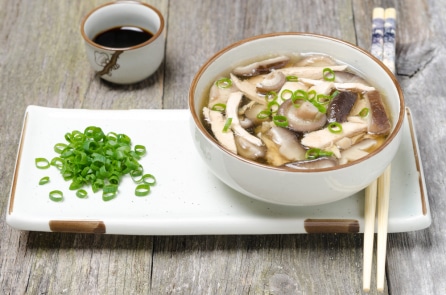 Trung y: Súp nấm giúp bộ não tươi trẻ – 4 nhóm người không nên ăn nấm hương