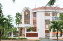 Vào nhà nghỉ với Phó Chánh thanh tra tỉnh, bà Phó chánh văn phòng bị điều chuyển công tác