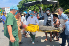 TP. Huế: Giữa trưa nắng gắt, nam shipper bị ngã xuống đường phải vào viện cấp cứu