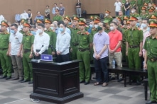 Cựu Thư ký Thứ trưởng Y tế thoát án tử hình; Cựu Thứ trưởng Ngoại giao lãnh 16 năm tù