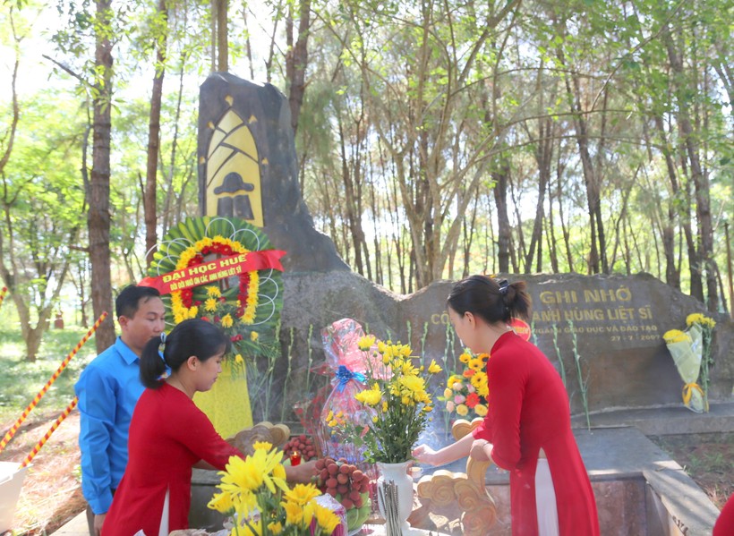 khanh thanh khu tuong niem anh hung liet si nganh giao duc