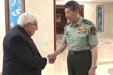 Ông Vương Nghị nói với ông Kissinger: ‘Không thể kiềm chế’ Trung Quốc