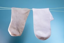 Tẩy trắng tất ố màu sạch đẹp như mới với vài mẹo đơn giản này