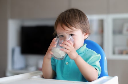 Nhận biết sữa trẻ em chất lượng thông qua 2 giá trị trên bảng thành phần