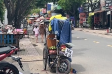 TP.HCM: Người đàn ông bán vé số chết gục trên xe lăn